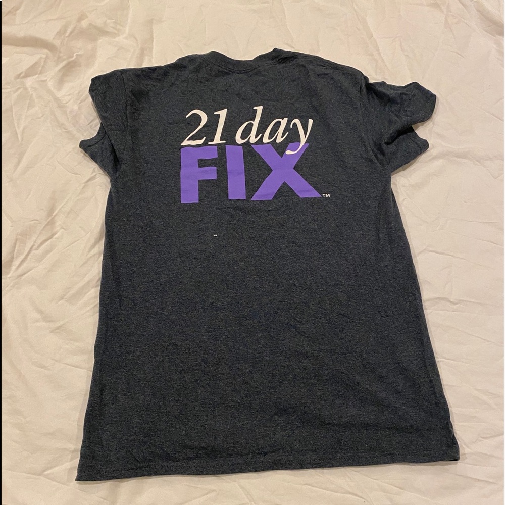 T-Shirt - Picture 2 of 3